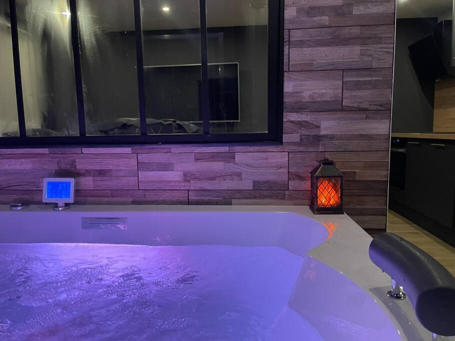 Charmante résidence de tourisme avec Jacuzzi Crecy-la-Chapelle Exterior foto